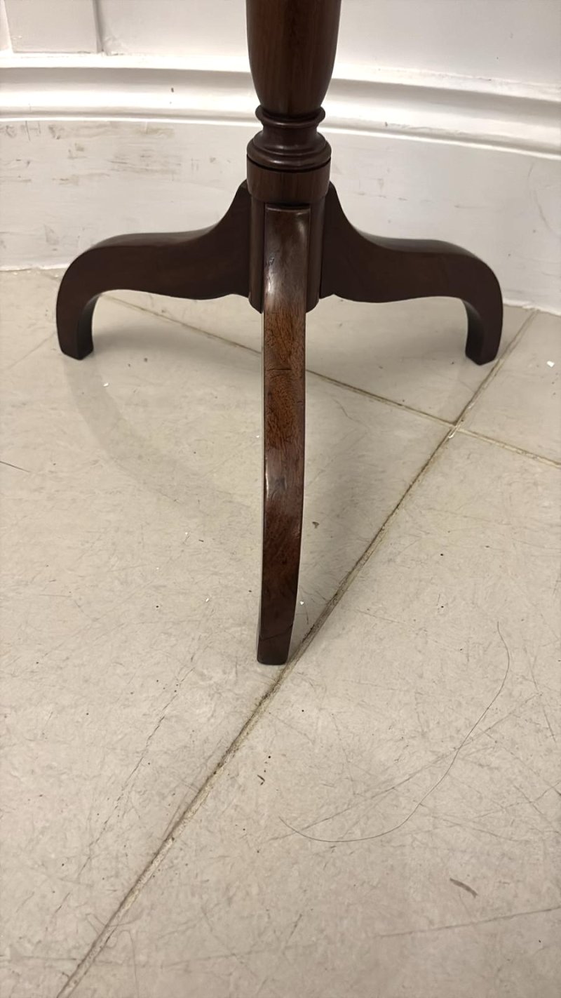 Elegant Antique Georgian Quality Mahogany Tripod Occasional / Lamp Table